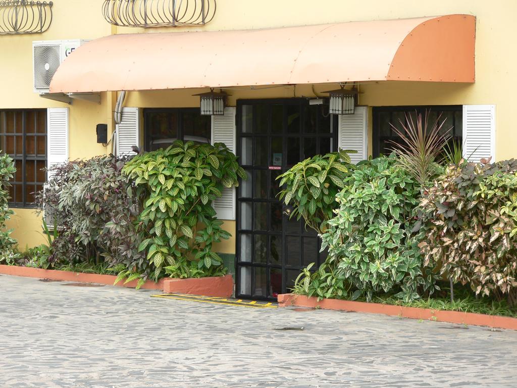 Coblentz Inn Boutique Hotel ポートオブスペイン エクステリア 写真