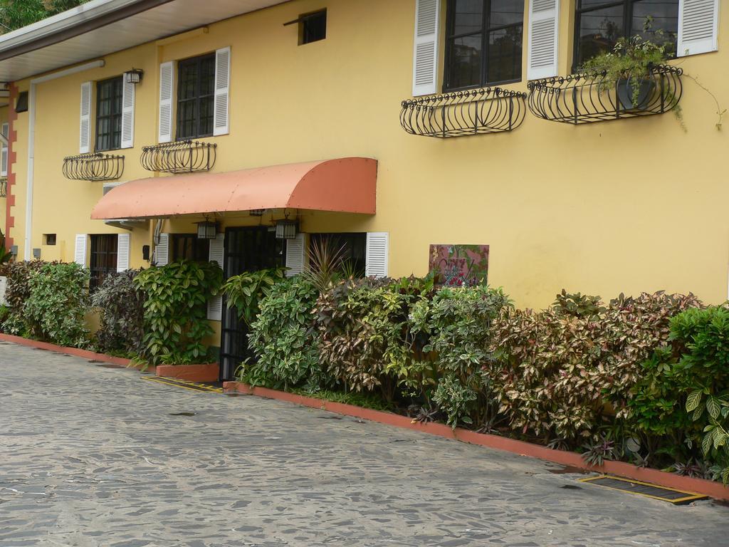 Coblentz Inn Boutique Hotel ポートオブスペイン エクステリア 写真
