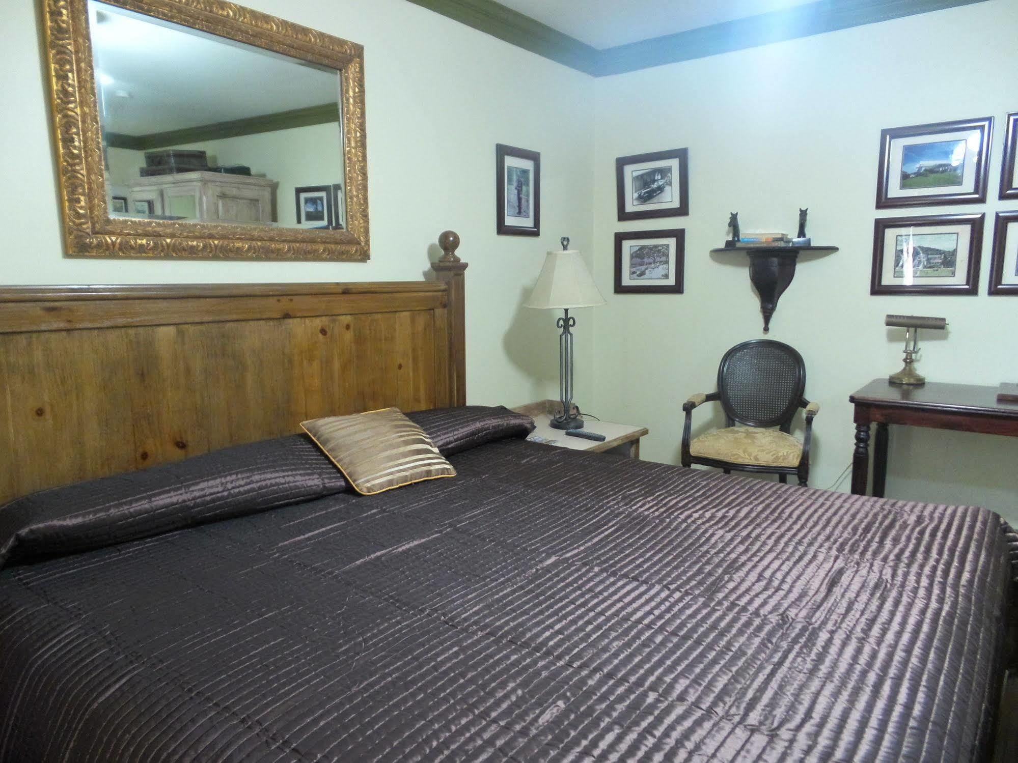 Coblentz Inn Boutique Hotel ポートオブスペイン エクステリア 写真