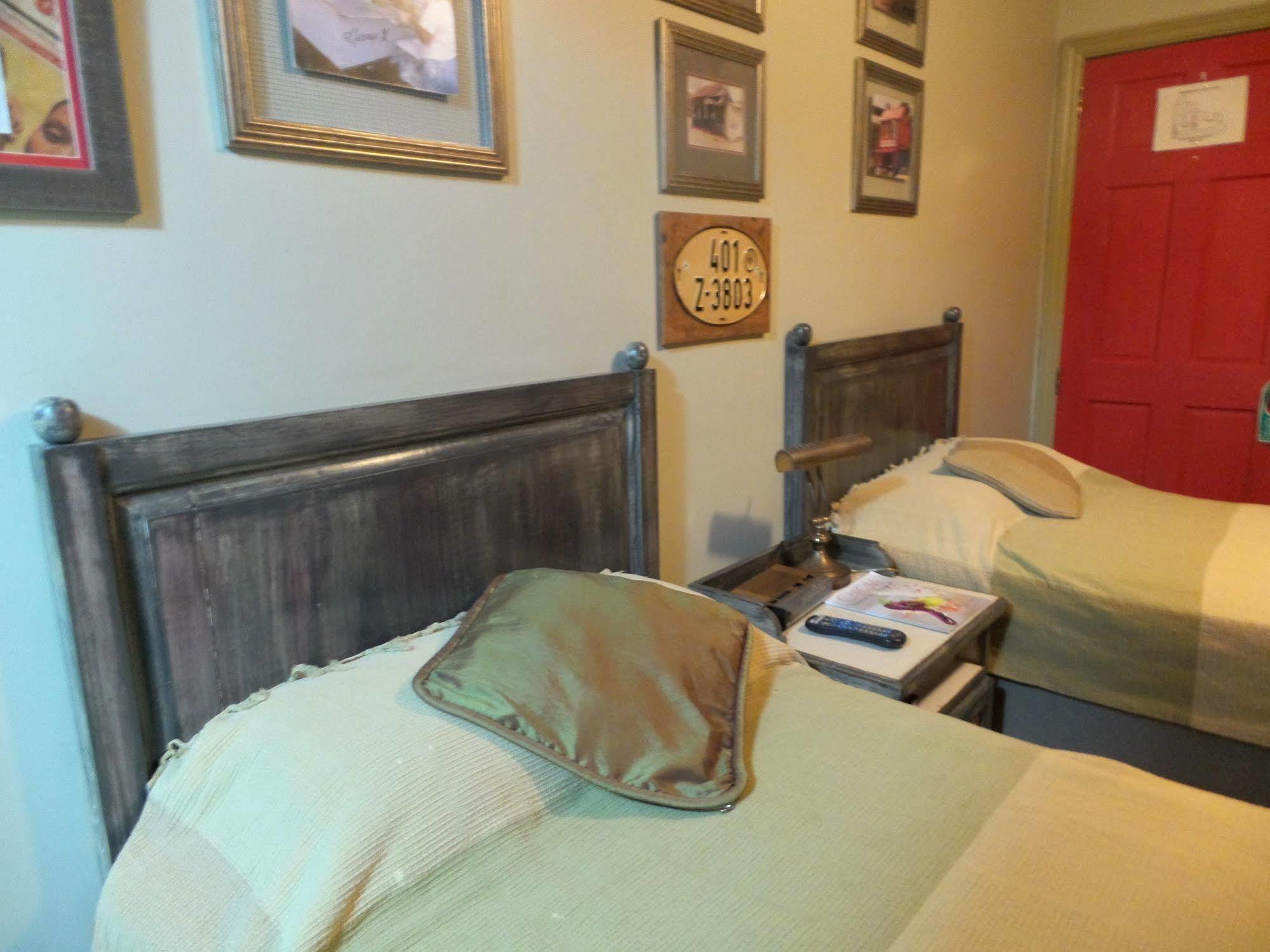 Coblentz Inn Boutique Hotel ポートオブスペイン エクステリア 写真