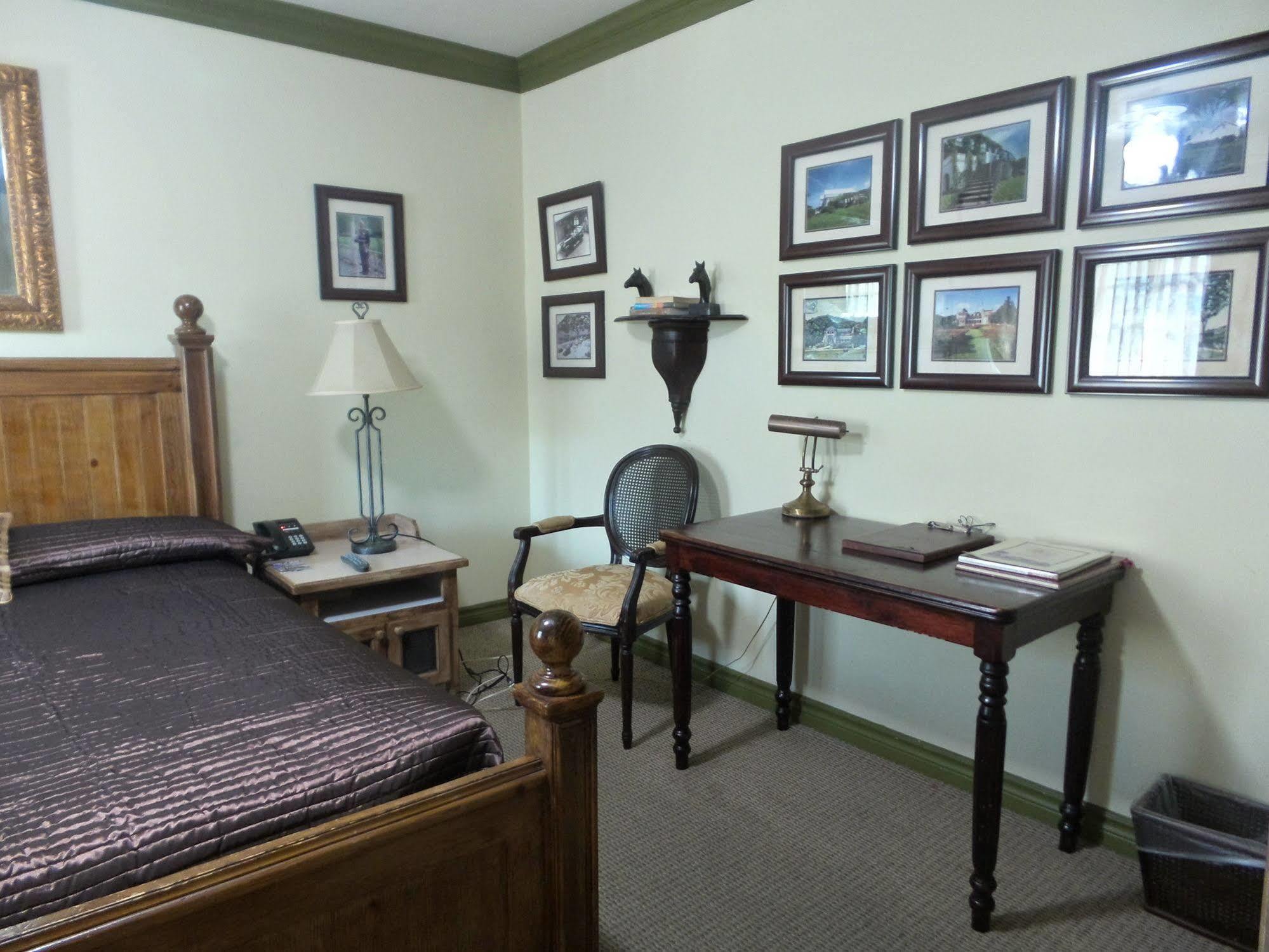 Coblentz Inn Boutique Hotel ポートオブスペイン エクステリア 写真