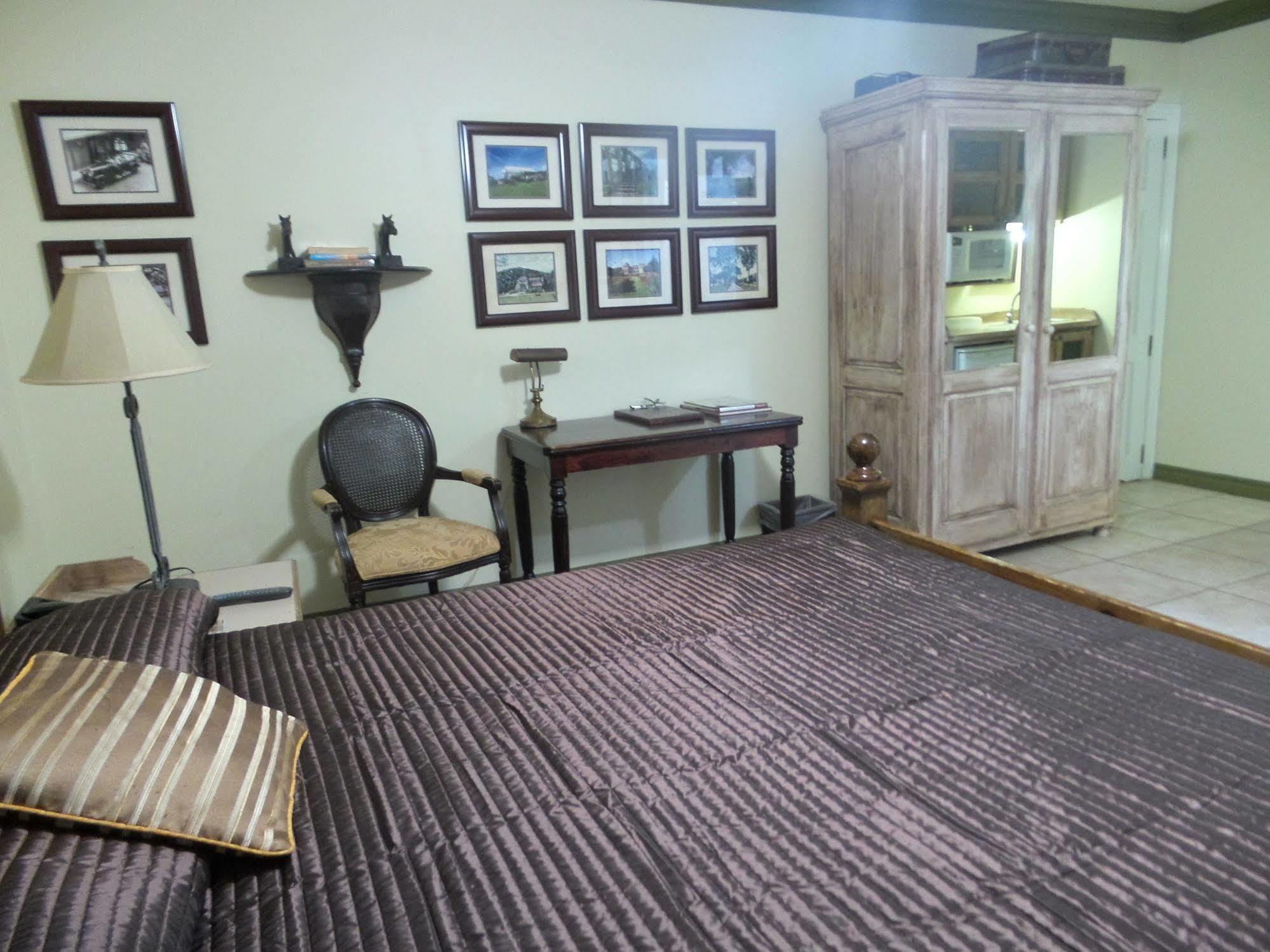 Coblentz Inn Boutique Hotel ポートオブスペイン エクステリア 写真
