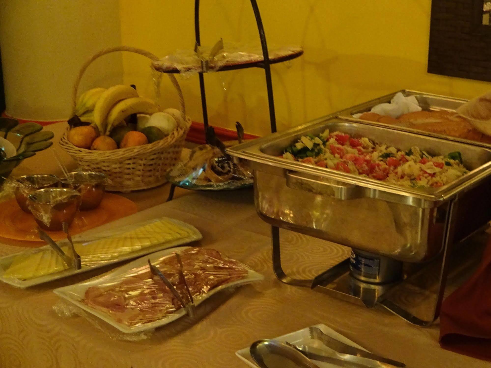 Coblentz Inn Boutique Hotel ポートオブスペイン エクステリア 写真