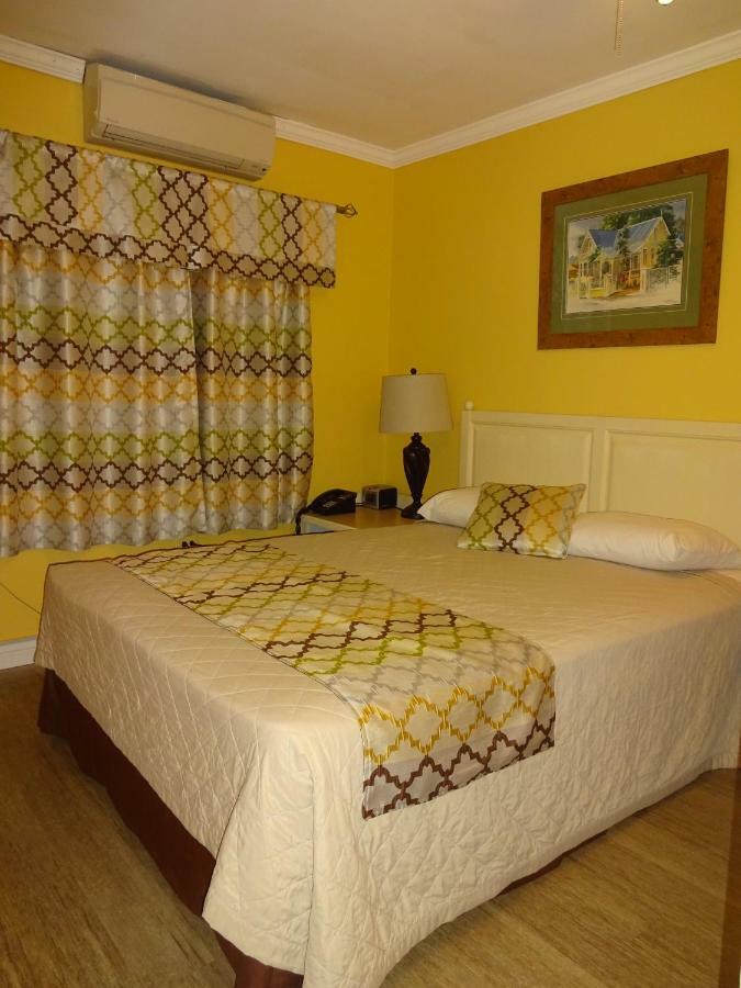 Coblentz Inn Boutique Hotel ポートオブスペイン エクステリア 写真